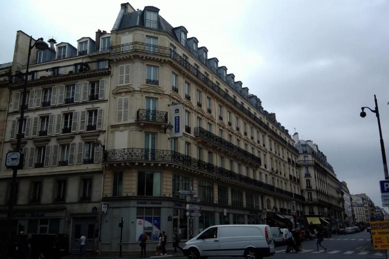 Very French Two Bedroom In The Heart Of Appartement